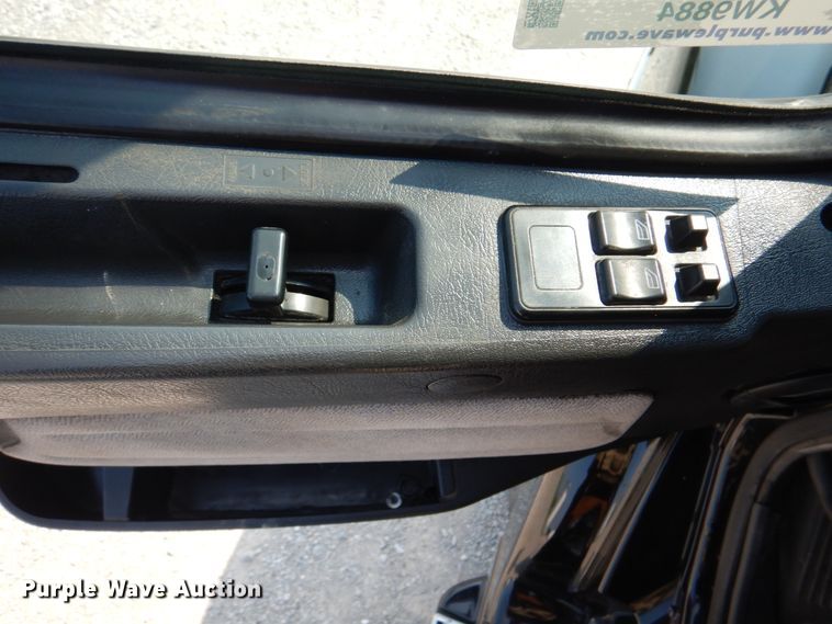 image for item KW9884 2002 Volvo VNL  semi truck