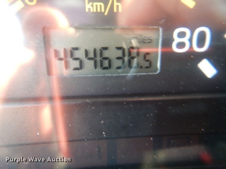 image for item KW9884 2002 Volvo VNL  semi truck