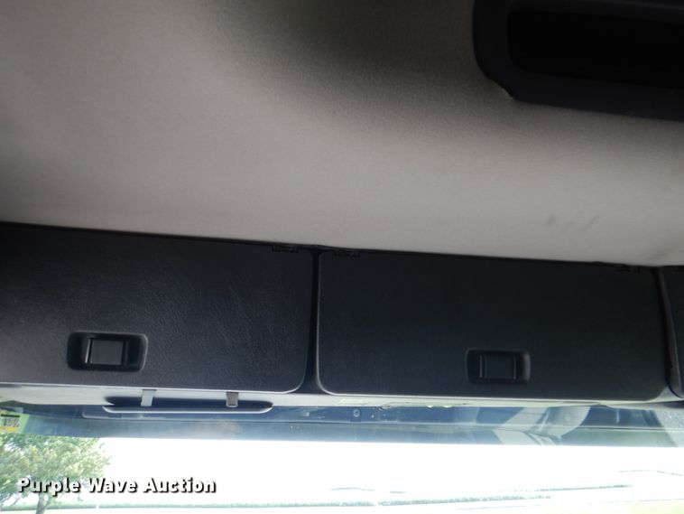 image for item KW9884 2002 Volvo VNL  semi truck