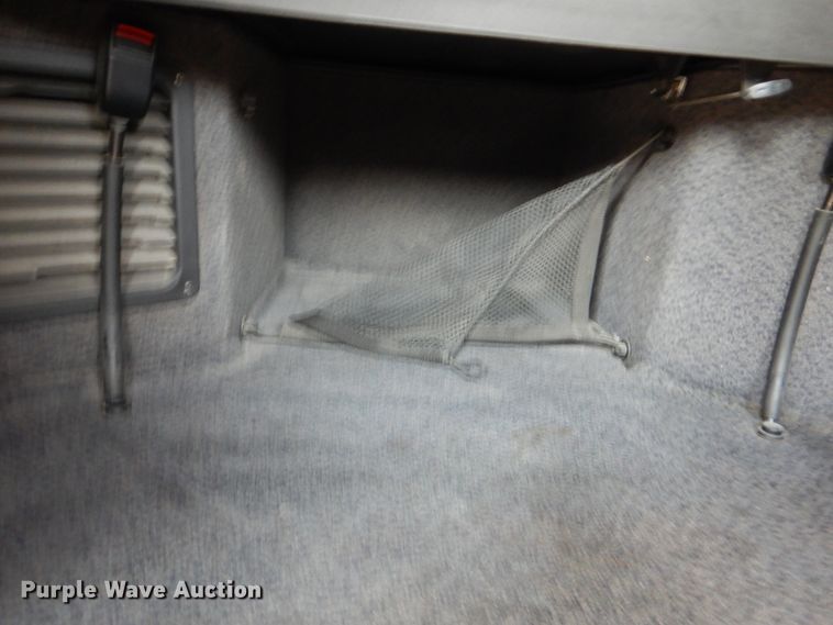 image for item KW9884 2002 Volvo VNL  semi truck