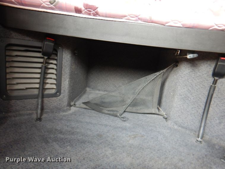 image for item KW9884 2002 Volvo VNL  semi truck