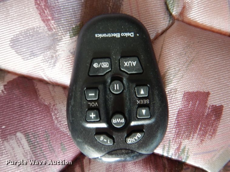 image for item KW9884 2002 Volvo VNL  semi truck