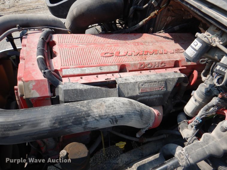 image for item KW9884 2002 Volvo VNL  semi truck