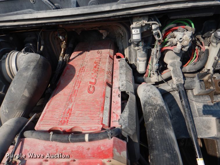 image for item KW9884 2002 Volvo VNL  semi truck