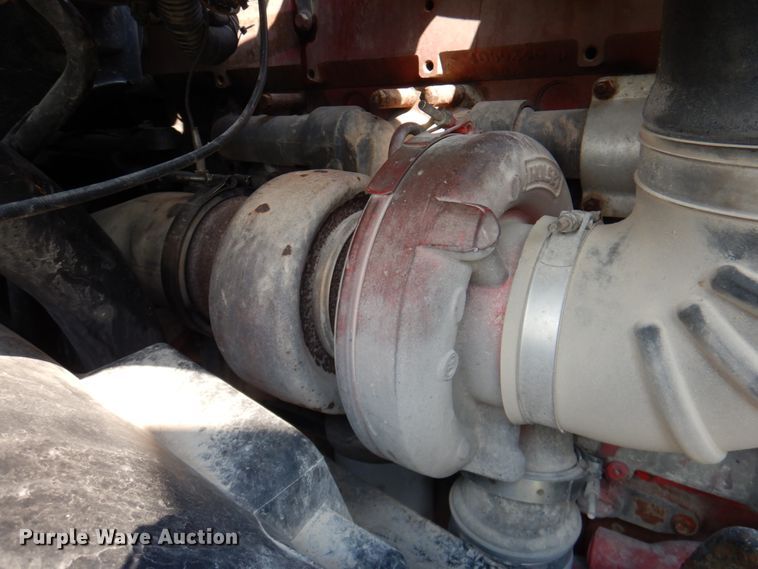 image for item KW9884 2002 Volvo VNL  semi truck