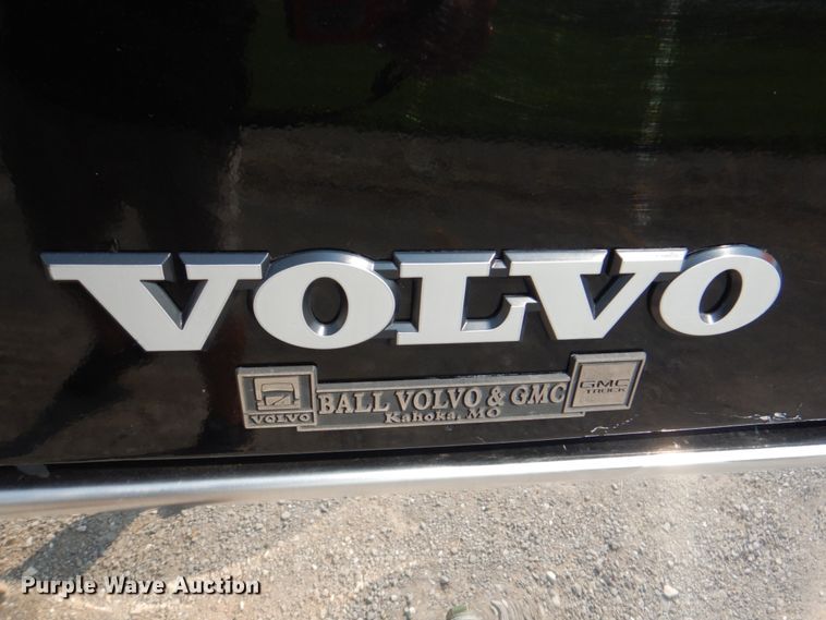 image for item KW9884 2002 Volvo VNL  semi truck