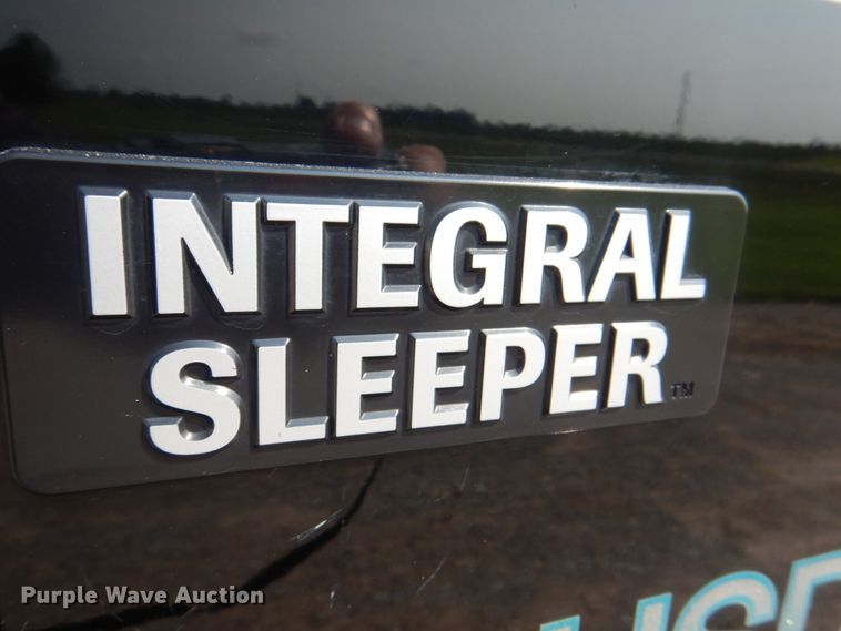 image for item KW9884 2002 Volvo VNL  semi truck