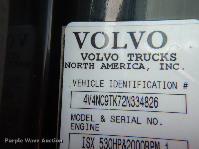 image for item KW9884 2002 Volvo VNL  semi truck