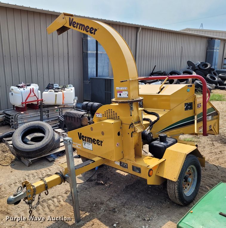 image for item BY9380 2015 Vermeer BC700XL  wood chipper