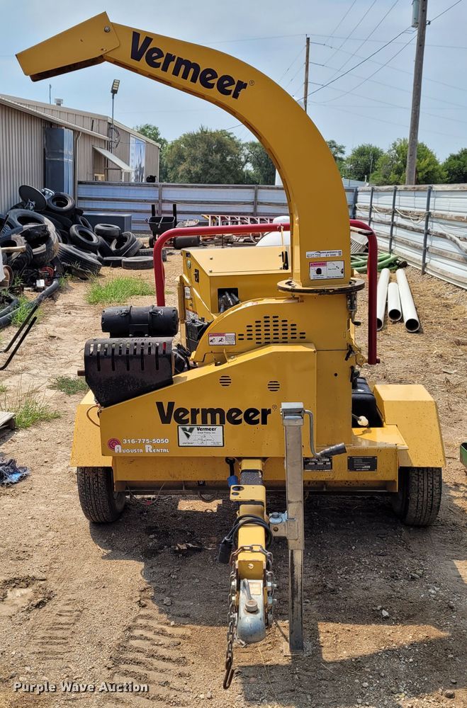 image for item BY9380 2015 Vermeer BC700XL  wood chipper