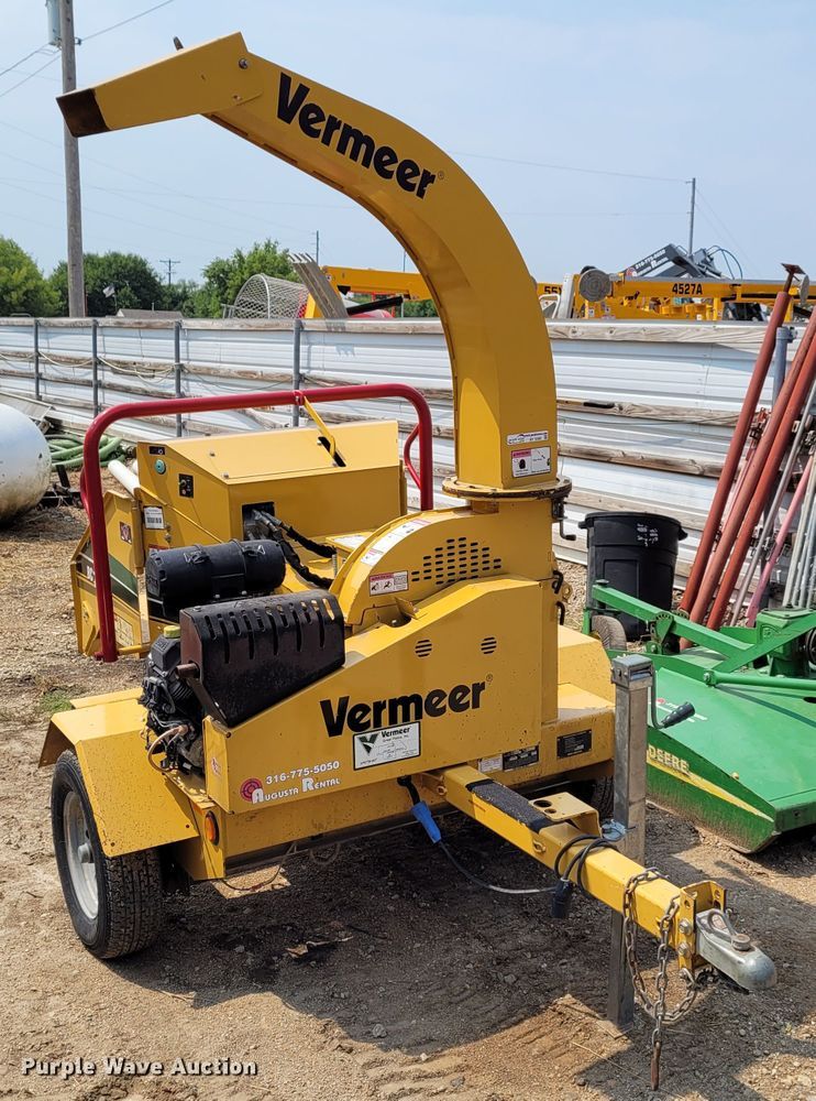 image for item BY9380 2015 Vermeer BC700XL  wood chipper