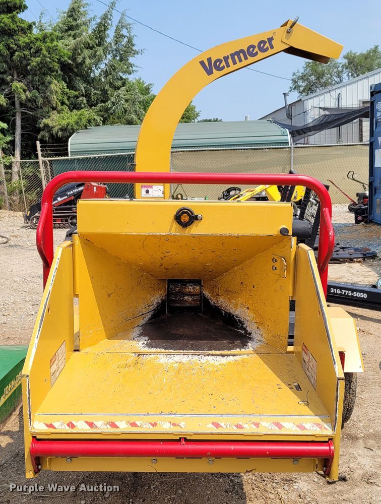 image for item BY9380 2015 Vermeer BC700XL  wood chipper