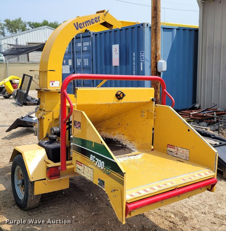 image for item BY9380 2015 Vermeer BC700XL  wood chipper