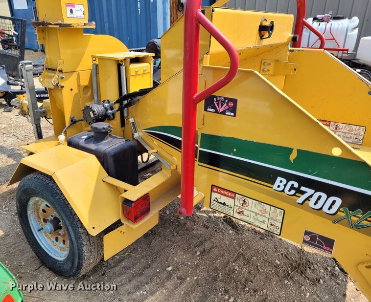 image for item BY9380 2015 Vermeer BC700XL  wood chipper