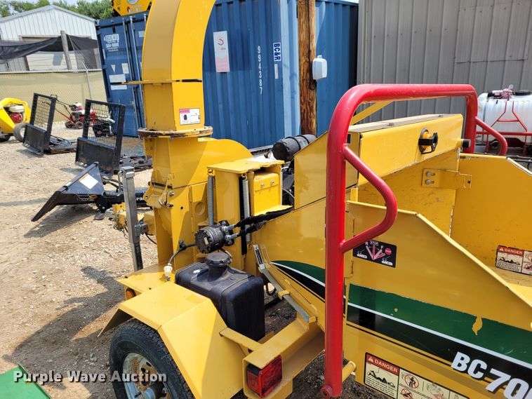 image for item BY9380 2015 Vermeer BC700XL  wood chipper