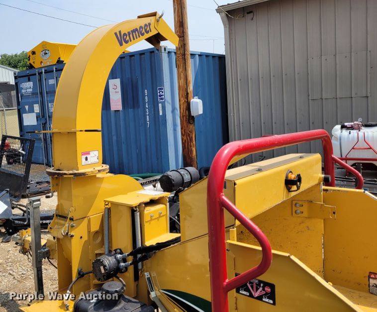 image for item BY9380 2015 Vermeer BC700XL  wood chipper