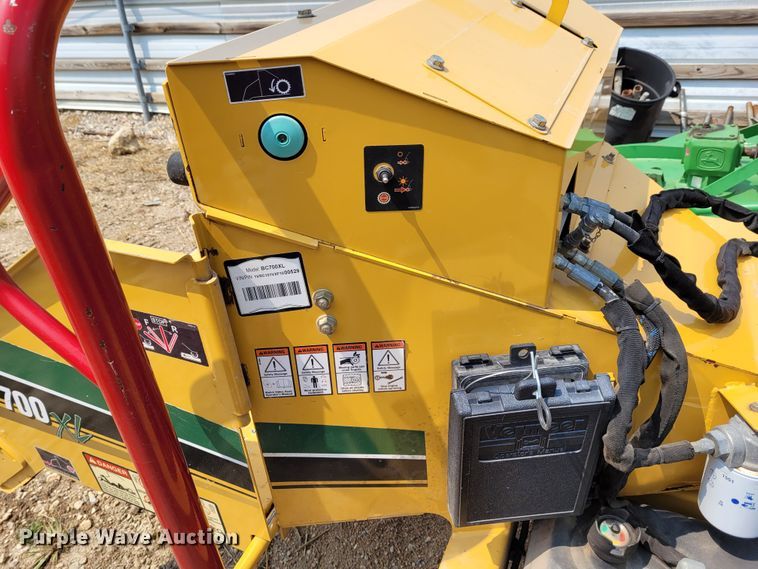 image for item BY9380 2015 Vermeer BC700XL  wood chipper