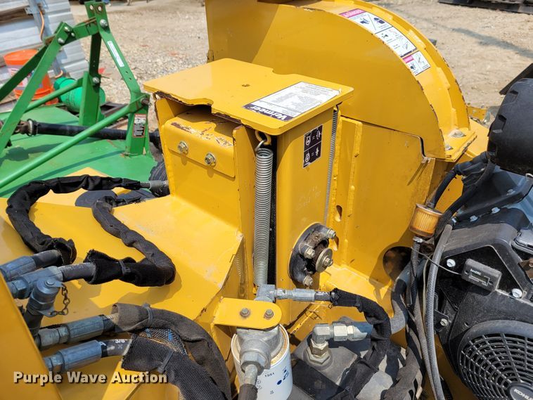 image for item BY9380 2015 Vermeer BC700XL  wood chipper