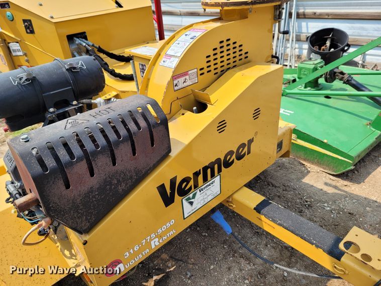 image for item BY9380 2015 Vermeer BC700XL  wood chipper