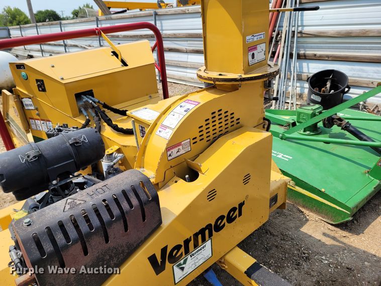 image for item BY9380 2015 Vermeer BC700XL  wood chipper