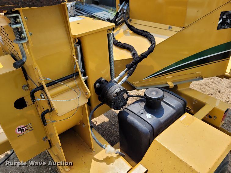 image for item BY9380 2015 Vermeer BC700XL  wood chipper