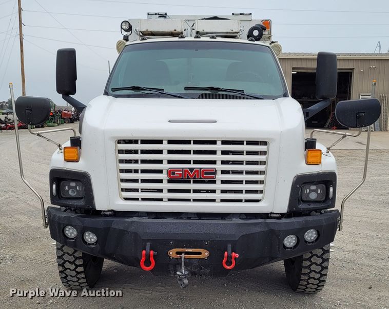 image for item BY9450 2009 GMC C7500  utility / service truck