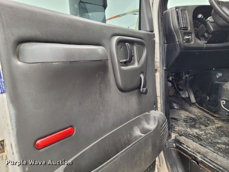 image for item BY9450 2009 GMC C7500  utility / service truck