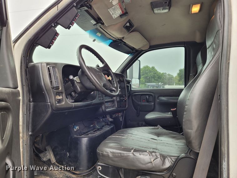 image for item BY9450 2009 GMC C7500  utility / service truck