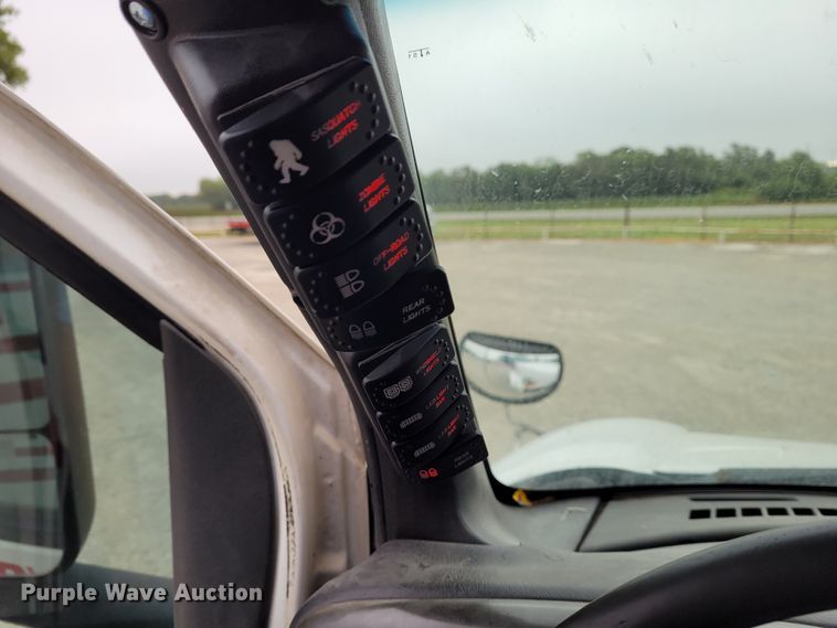 image for item BY9450 2009 GMC C7500  utility / service truck