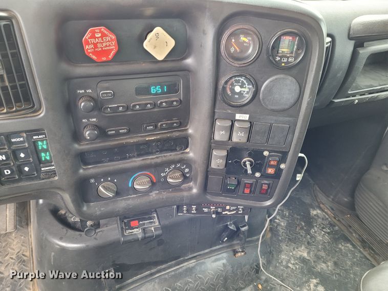 image for item BY9450 2009 GMC C7500  utility / service truck