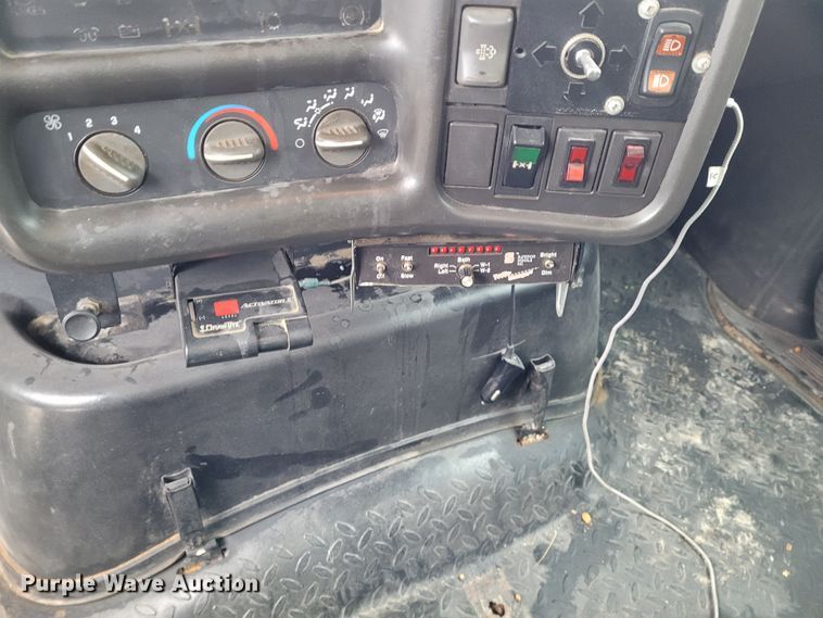 image for item BY9450 2009 GMC C7500  utility / service truck