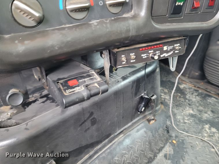 image for item BY9450 2009 GMC C7500  utility / service truck