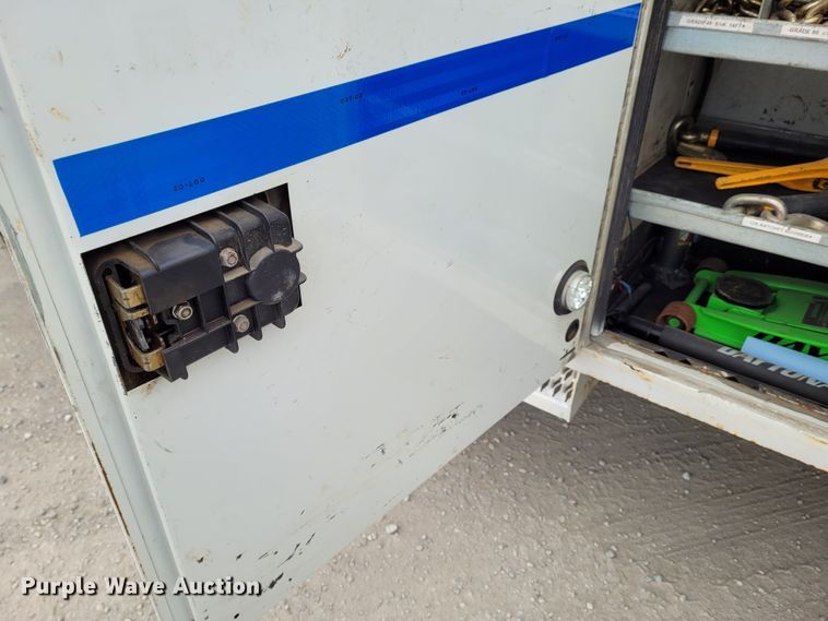 image for item BY9450 2009 GMC C7500  utility / service truck