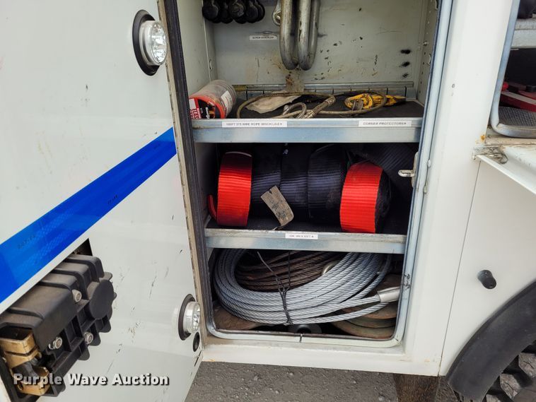 image for item BY9450 2009 GMC C7500  utility / service truck