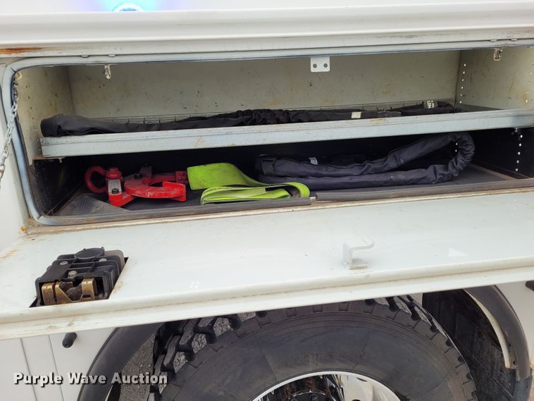 image for item BY9450 2009 GMC C7500  utility / service truck