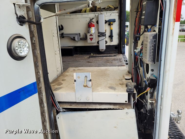 image for item BY9450 2009 GMC C7500  utility / service truck