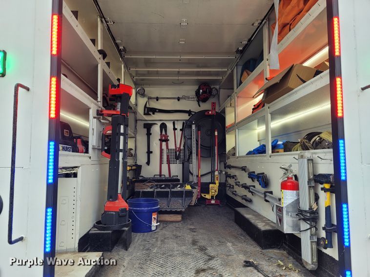 image for item BY9450 2009 GMC C7500  utility / service truck