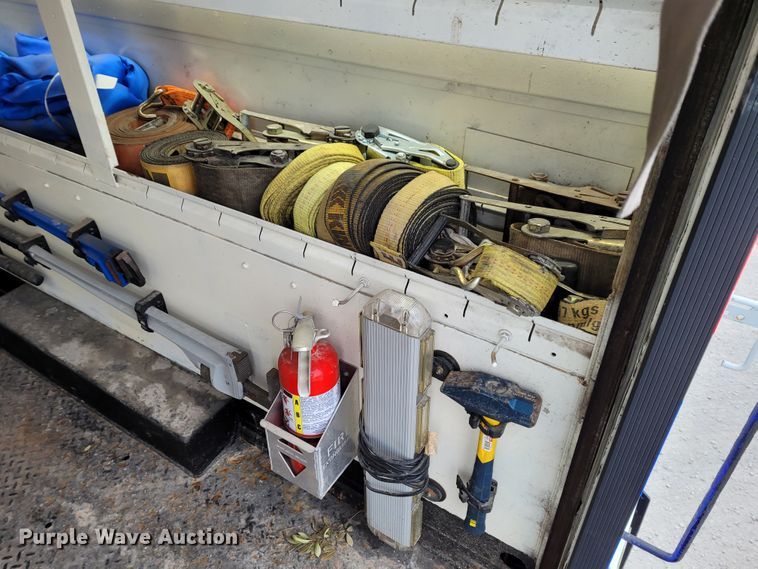 image for item BY9450 2009 GMC C7500  utility / service truck