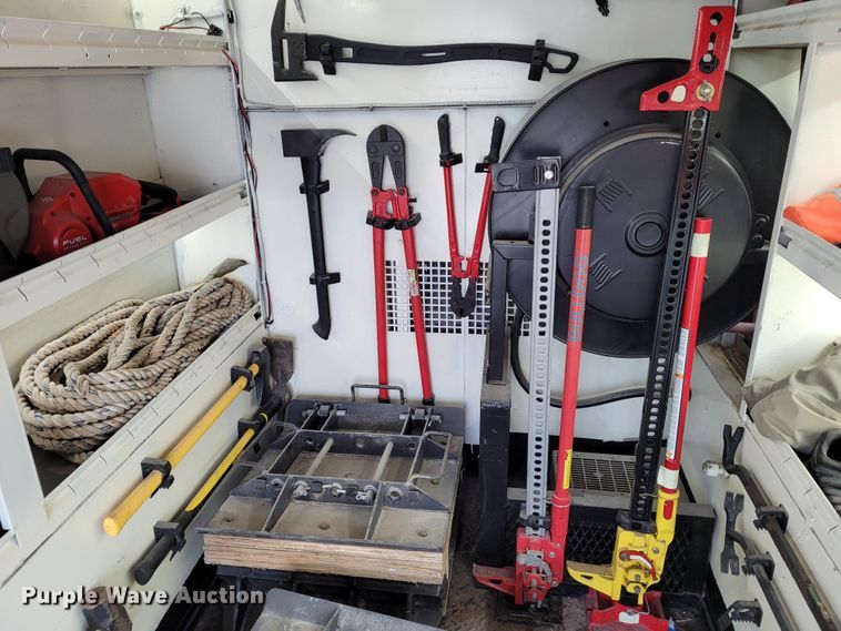 image for item BY9450 2009 GMC C7500  utility / service truck