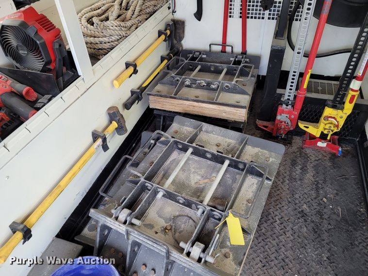 image for item BY9450 2009 GMC C7500  utility / service truck