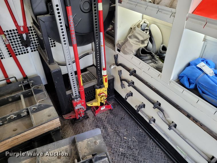 image for item BY9450 2009 GMC C7500  utility / service truck