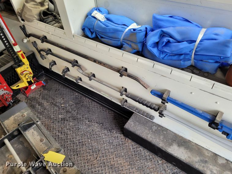 image for item BY9450 2009 GMC C7500  utility / service truck