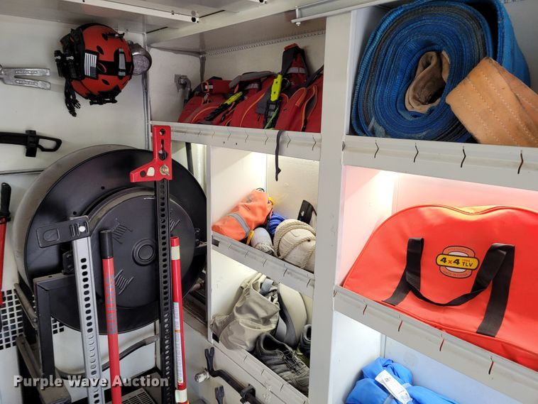 image for item BY9450 2009 GMC C7500  utility / service truck