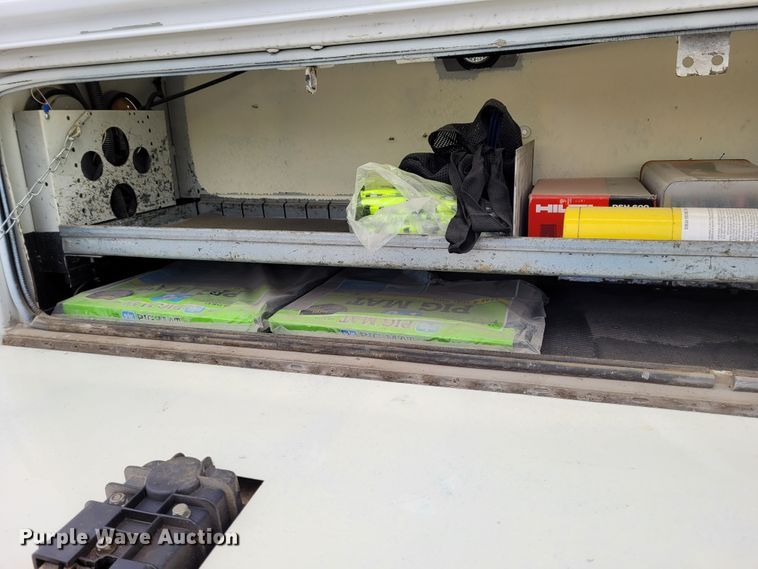 image for item BY9450 2009 GMC C7500  utility / service truck