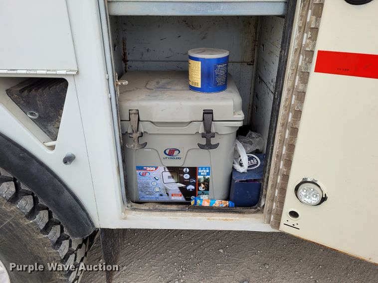 image for item BY9450 2009 GMC C7500  utility / service truck