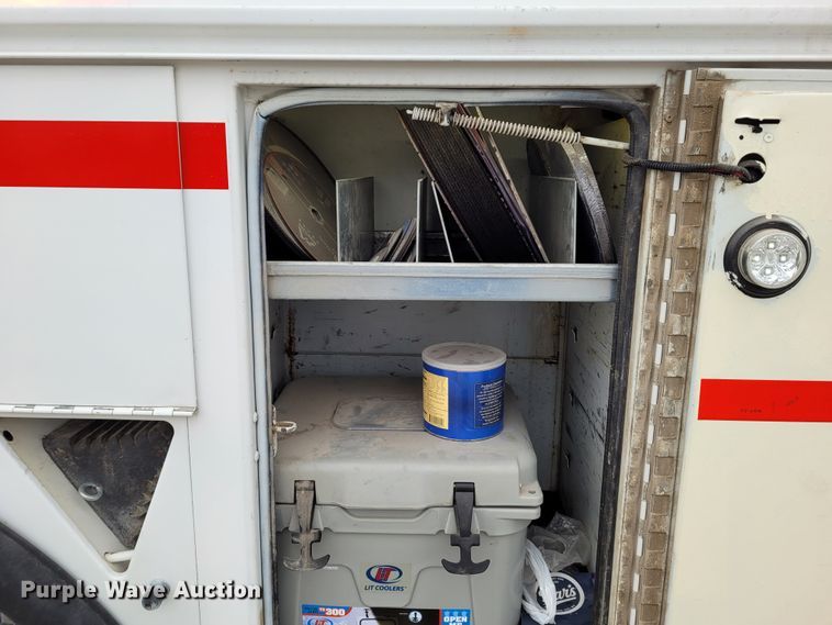 image for item BY9450 2009 GMC C7500  utility / service truck