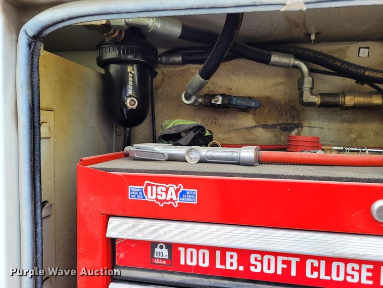 image for item BY9450 2009 GMC C7500  utility / service truck