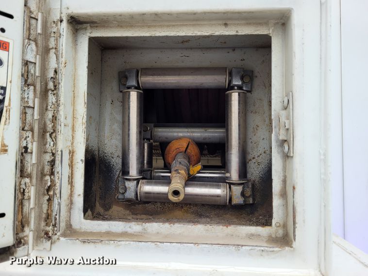 image for item BY9450 2009 GMC C7500  utility / service truck