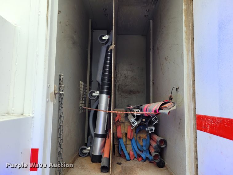 image for item BY9450 2009 GMC C7500  utility / service truck