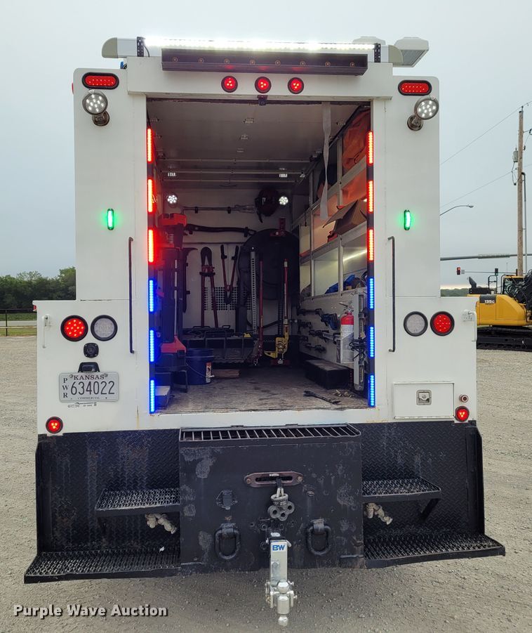 image for item BY9450 2009 GMC C7500  utility / service truck